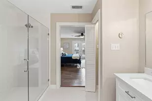 523 Paradise Dr, Galveston, TX 77554 - Photo 12