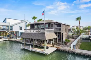 523 Paradise Dr, Galveston, TX 77554 - Photo 1