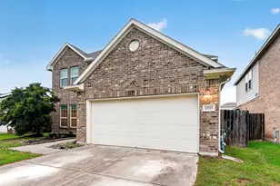 10015 Chase Ct, Baytown, TX 77521 - Photo 2