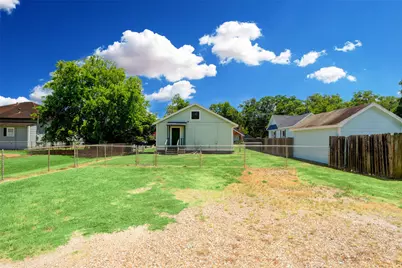 523 E Mulberry Street, Angleton, TX 77515 - Photo 14