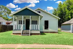 523 E Mulberry St, Angleton, TX 77515 - Photo 1