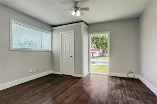 523 E Mulberry St, Angleton, TX 77515 - Photo 8