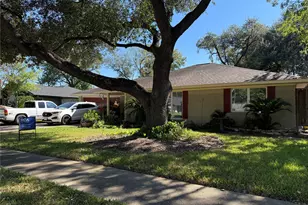 11127 Cedarhurst Dr, Houston, TX 77096 - Photo 2