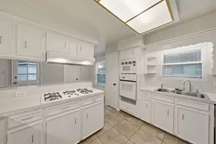 9718 Rathbone Dr, Houston, TX 77031 - Photo 8