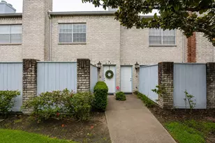 664 Wilcrest Dr, Houston, TX 77042 - Photo 2