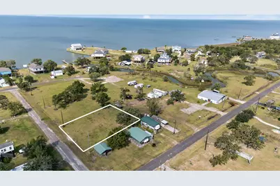 202 Spence Street, Anahuac, TX 77514 - Photo 2