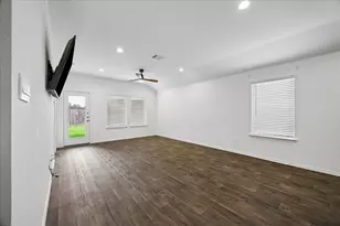 16691 Lonely Pines Dr, Conroe, TX 77302 - Photo 2