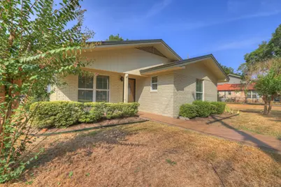 911 Mulberry Avenue, New Braunfels, TX 78130 - Photo 2