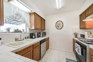 2415 Heather St, Highlands, TX 77562 - Photo 8