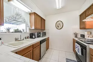 2415 Heather St, Highlands, TX 77562 - Photo 8