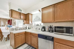 2415 Heather St, Highlands, TX 77562 - Photo 10