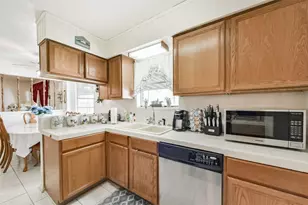 2415 Heather St, Highlands, TX 77562 - Photo 10