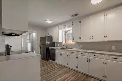 1819 Avenue Q, Huntsville, TX 77340 - Photo 10