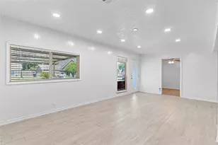 10906 Keese Dr, Houston, TX 77089 - Photo 6