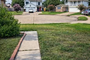 4911 E Fallen Bough Dr, Houston, TX 77041 - Photo 2
