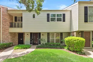 12907 Trail Hollow Dr, Houston, TX 77079 - Photo 2