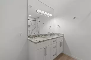 12907 Trail Hollow Dr, Houston, TX 77079 - Photo 32