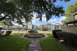 9333 Pagewood Ln, Houston, TX 77063 - Photo 20