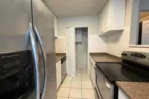 9333 Pagewood Ln, Houston, TX 77063 - Photo 6