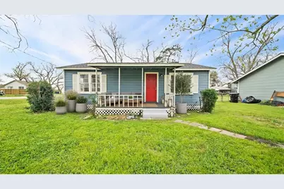 234 E Texas Street, Brazoria, TX 77422 - Photo 2