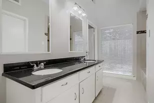16227 Mill Point Dr, Houston, TX 77059 - Photo 18