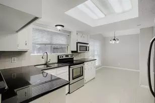 16227 Mill Point Dr, Houston, TX 77059 - Photo 10
