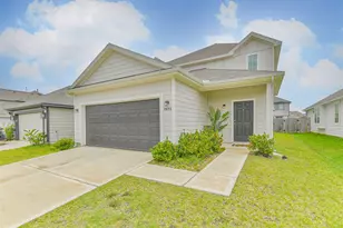 2424 Shellcracker Dr, Conroe, TX 77384 - Photo 2