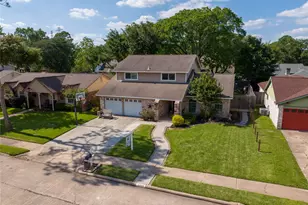 11918 Dorrance Ln, Meadows Place, TX 77477 - Photo 2