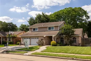 11918 Dorrance Ln, Meadows Place, TX 77477 - Photo 2