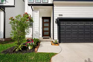 1615 Regents Gate Rd, Houston, TX 77055 - Photo 2