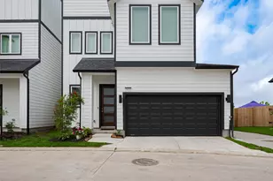 1615 Regents Gate Rd, Houston, TX 77055 - Photo 1