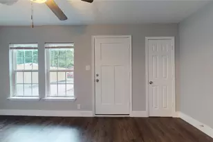 7346 Iwo Jima Rd, Houston, TX 77033 - Photo 10