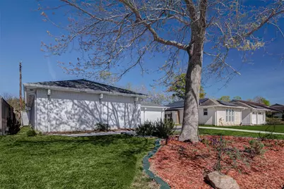 2207 Pilgrims Point Drive, Friendswood, TX 77546 - Photo 2