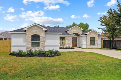 227 Manor Avenue, Arcola, TX 77583 - Photo 2