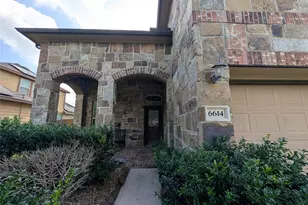 6614 Hunters Creek Ln, Baytown, TX 77521 - Photo 2