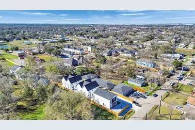 5130 Clover Street #A/B, Houston, TX 77033 - Photo 4