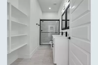 5130 Clover Street #A/B, Houston, TX 77033 - Photo 10