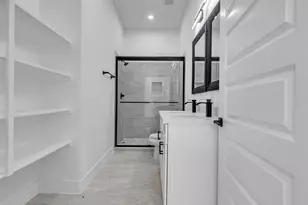 5130 Clover St, Houston, TX 77033 - Photo 10