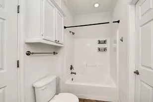 228 Greenleaf St, Huntsville, TX 77340 - Photo 16