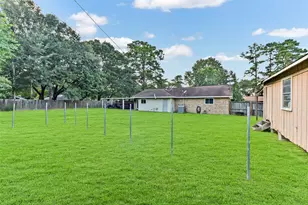 4004 Hillcrest St, Liberty, TX 77575 - Photo 18