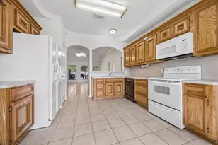 4607 Julia Ln, Santa Fe, TX 77510 - Photo 4