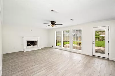 560 Landfall Lane, Conroe, TX 77302 - Photo 14