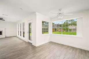560 Landfall Ln, Conroe, TX 77302 - Photo 18