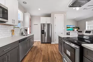 7393 Fairway Dr, Houston, TX 77087 - Photo 2