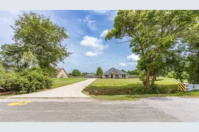 1001 Oak Street, Anahuac, TX 77514 - Photo 4