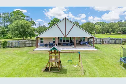 1001 Oak Street, Anahuac, TX 77514 - Photo 10