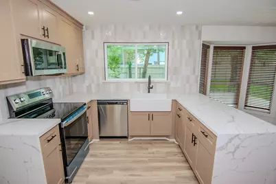3 Raindream Place, The Woodlands, TX 77381 - Photo 6