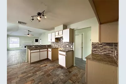 8903 Aspen Place Drive, Houston, TX 77071 - Photo 6