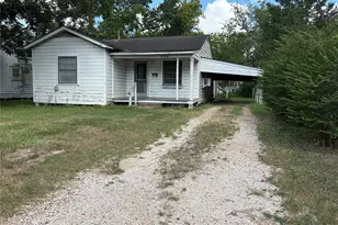 406 Omega, El Campo, TX 77437 - Photo 2