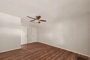 406 W Oak St, Highlands, TX 77562 - Photo 34